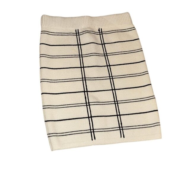 BCBG generation white and black plaid mini skirt - Picture 4 of 4